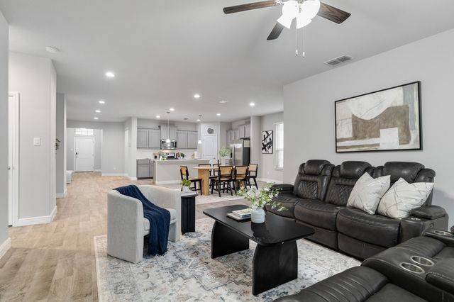 1132 Gillespie Dr, Justin, TX 76247