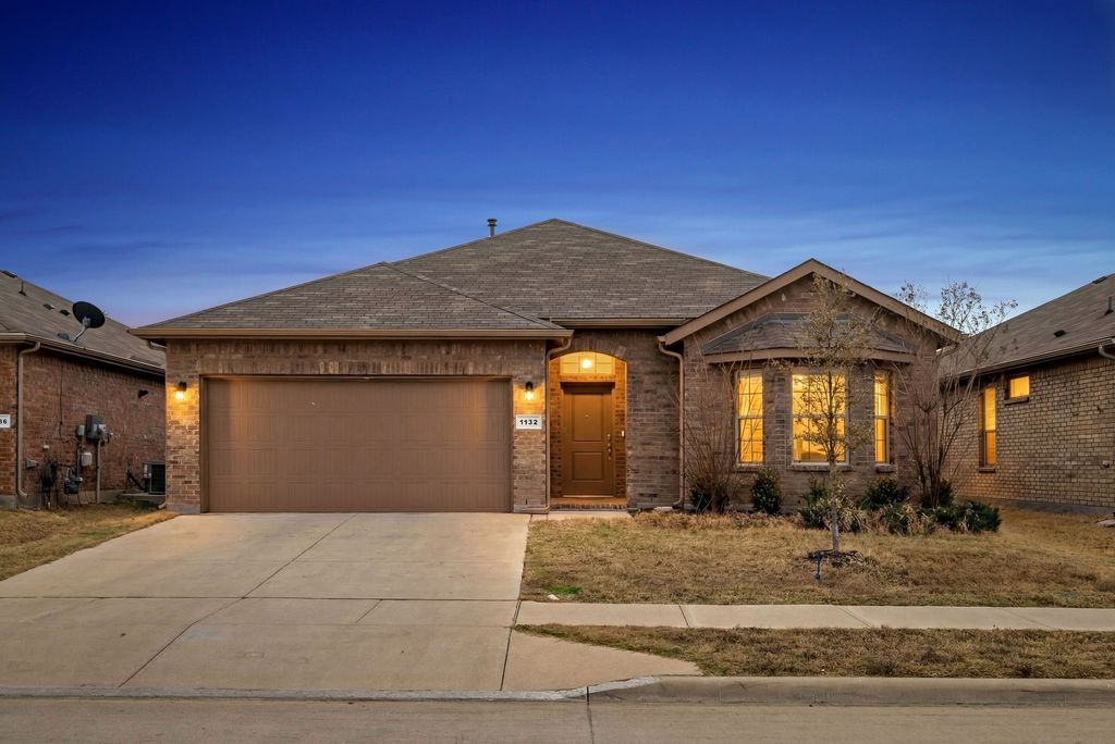 1132 Gillespie Dr, Justin, TX 76247