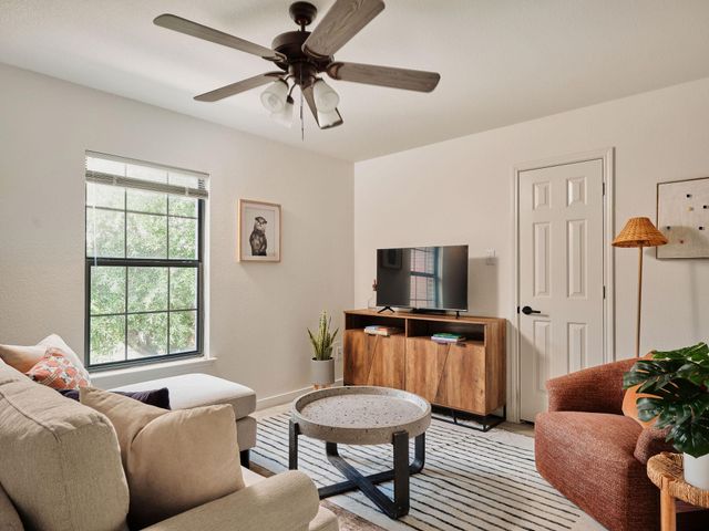 11301 Crest Meadow LN, Austin, TX 78748