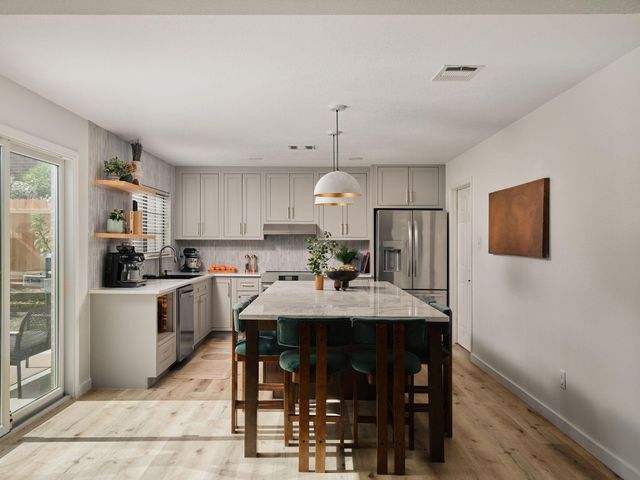 11301 Crest Meadow LN, Austin, TX 78748
