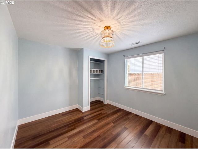 140 W 13TH St, Lafayette, OR 97127