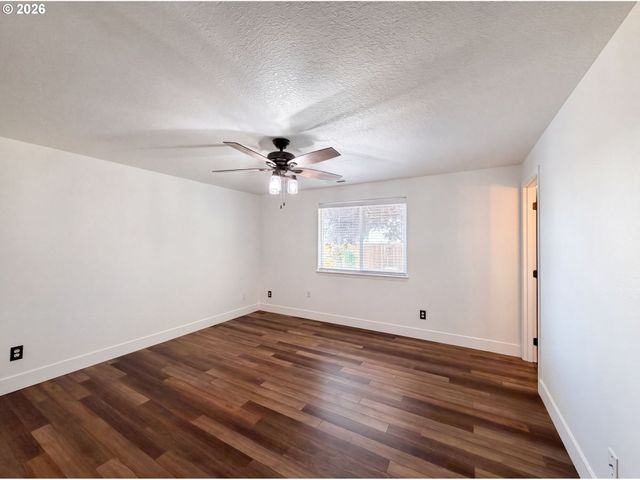 140 W 13TH St, Lafayette, OR 97127