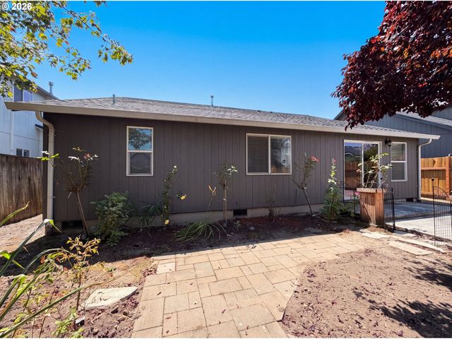 140 W 13TH St, Lafayette, OR 97127