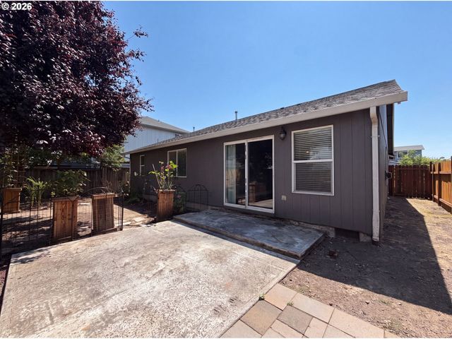 140 W 13TH St, Lafayette, OR 97127