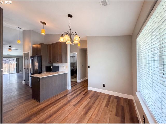140 W 13TH St, Lafayette, OR 97127