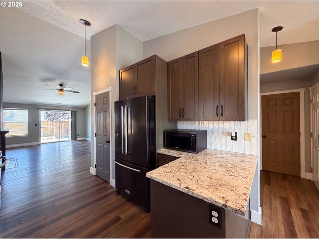 140 W 13TH St, Lafayette, OR 97127