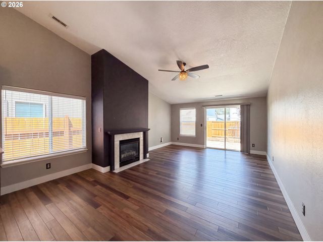 140 W 13TH St, Lafayette, OR 97127