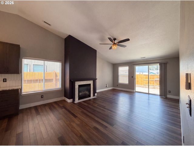140 W 13TH St, Lafayette, OR 97127