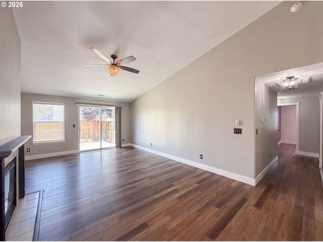 140 W 13TH St, Lafayette, OR 97127
