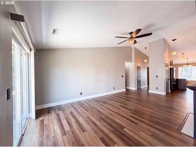 140 W 13TH St, Lafayette, OR 97127