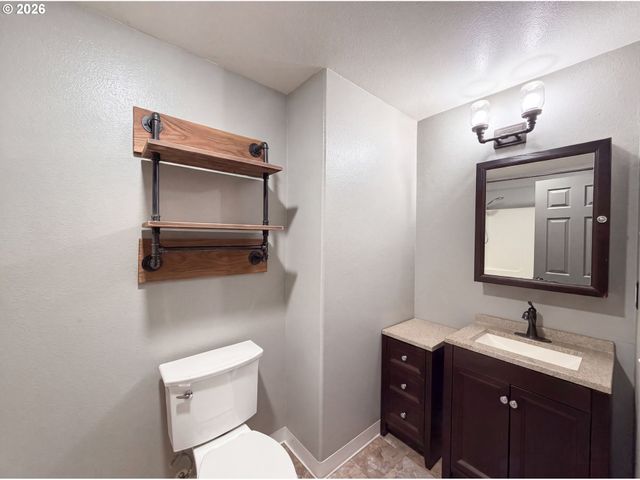 140 W 13TH St, Lafayette, OR 97127