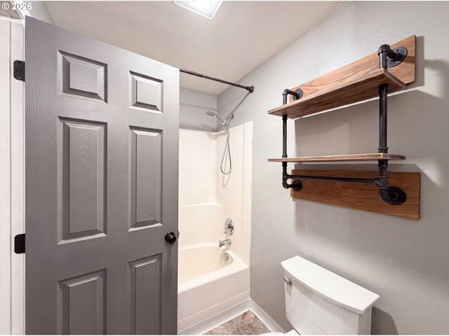 140 W 13TH St, Lafayette, OR 97127