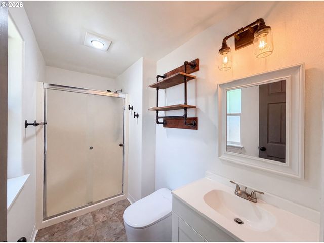 140 W 13TH St, Lafayette, OR 97127