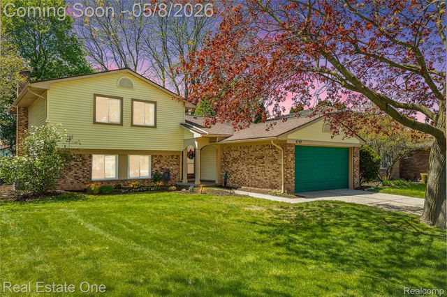 4749 Parkridge Drive, Waterford Charter Township, MI 48329