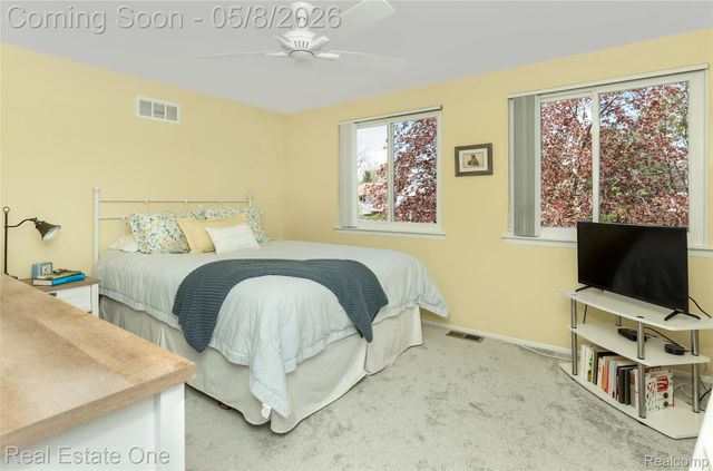 4749 Parkridge Drive, Waterford Charter Township, MI 48329