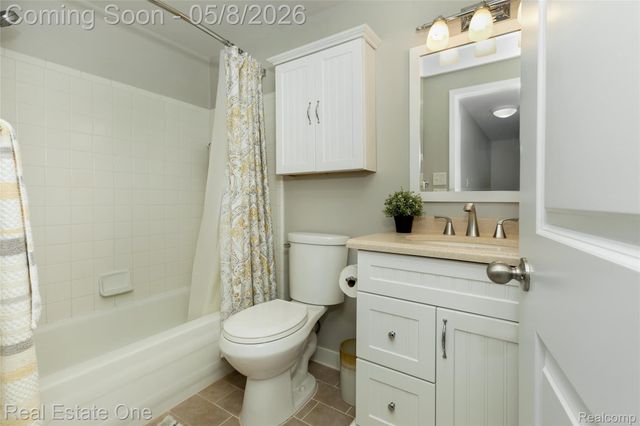 4749 Parkridge Drive, Waterford Charter Township, MI 48329