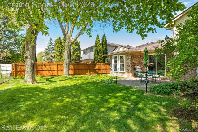 4749 Parkridge Drive, Waterford Charter Township, MI 48329