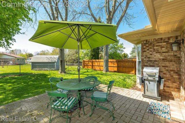 4749 Parkridge Drive, Waterford Charter Township, MI 48329