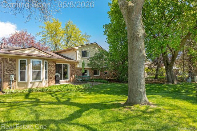 4749 Parkridge Drive, Waterford Charter Township, MI 48329