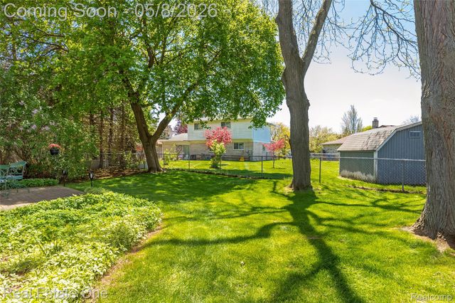 4749 Parkridge Drive, Waterford Charter Township, MI 48329