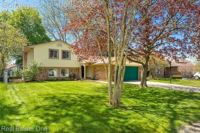 4749 Parkridge Drive, Waterford Charter Township, MI 48329