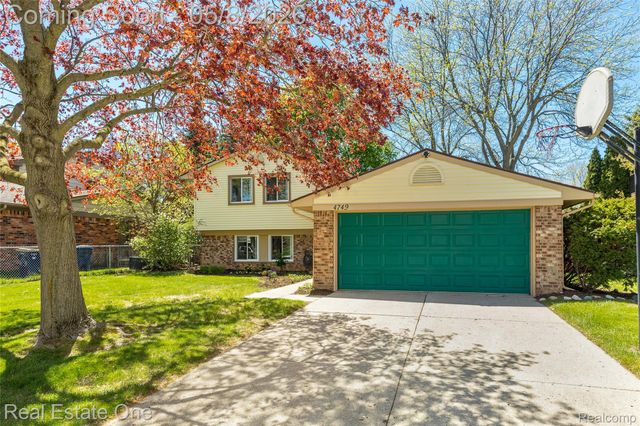 4749 Parkridge Drive, Waterford Charter Township, MI 48329