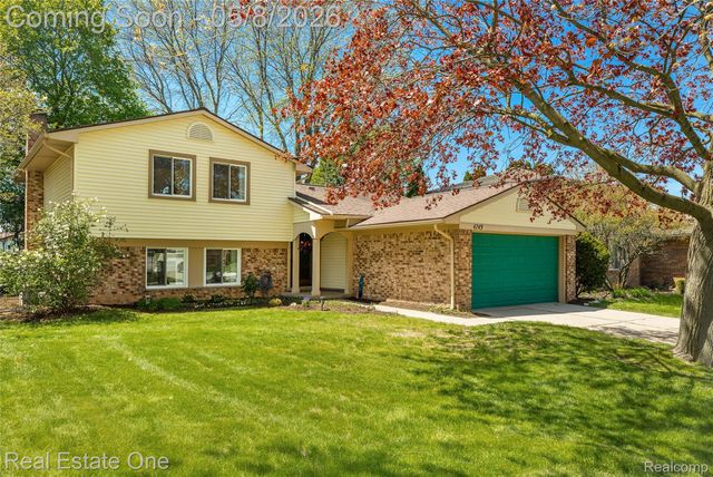 4749 Parkridge Drive, Waterford Charter Township, MI 48329