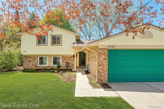 4749 Parkridge Drive, Waterford Charter Township, MI 48329