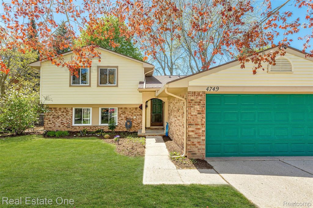 4749 Parkridge Drive, Waterford Charter Township, MI 48329