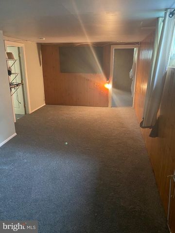 8 VICAR LN, New Castle, DE 19720