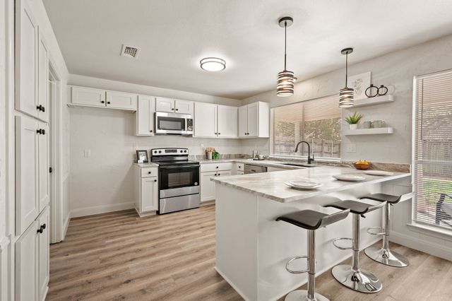 1720 Schumac Lane, Bedford, TX 76022