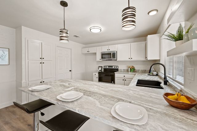 1720 Schumac Lane, Bedford, TX 76022