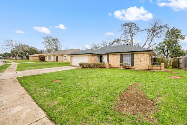 1720 Schumac Lane, Bedford, TX 76022