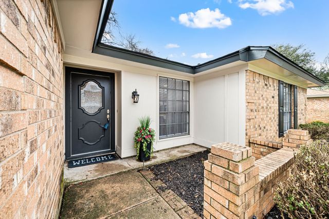 1720 Schumac Lane, Bedford, TX 76022