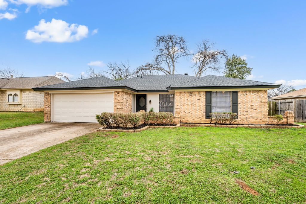 1720 Schumac Lane, Bedford, TX 76022