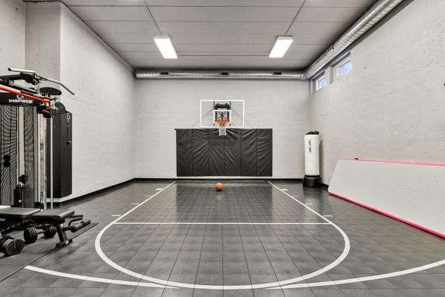 696 Woodland Hill Court, Medina, MN 55340