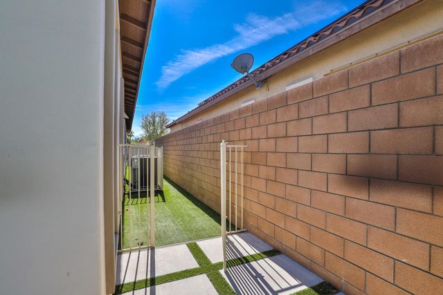 74114 Cosmopolitan Lane, Palm Desert, CA 92211