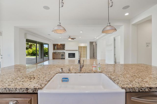 74114 Cosmopolitan Lane, Palm Desert, CA 92211