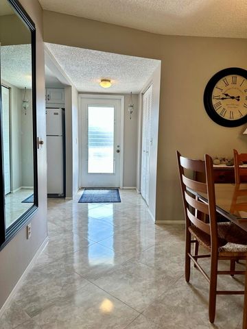 2950 SE Ocean Boulevard 130-6, Stuart, FL 34996