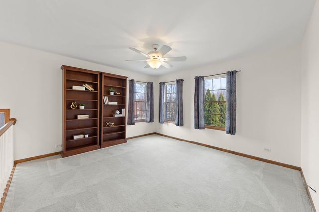 302 Roscommon Court, Glen Ellyn, IL 60137