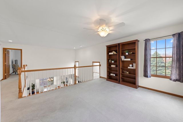 302 Roscommon Court, Glen Ellyn, IL 60137