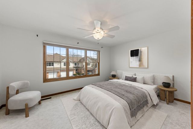 302 Roscommon Court, Glen Ellyn, IL 60137