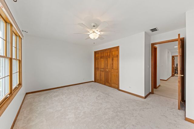 302 Roscommon Court, Glen Ellyn, IL 60137