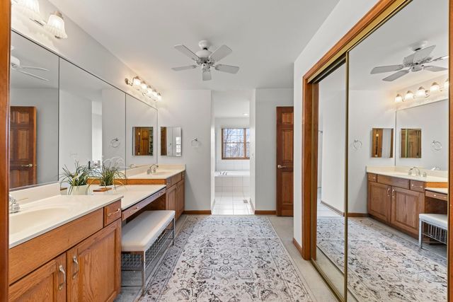 302 Roscommon Court, Glen Ellyn, IL 60137