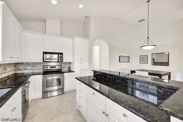 684 98th AVE N, Naples, FL 34108