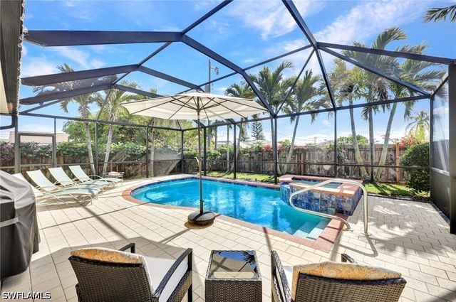 684 98th AVE N, Naples, FL 34108