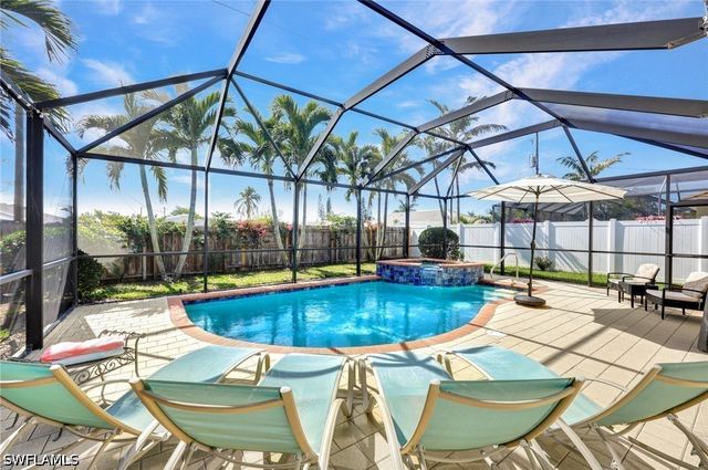 684 98th AVE N, Naples, FL 34108