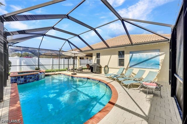 684 98th AVE N, Naples, FL 34108