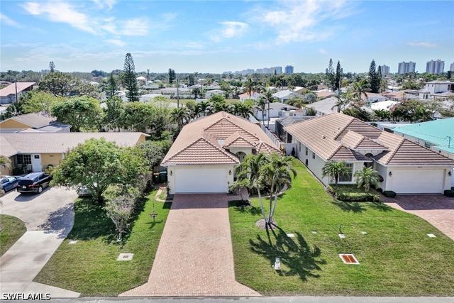 684 98th AVE N, Naples, FL 34108