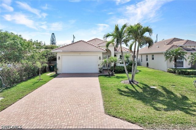 684 98th AVE N, Naples, FL 34108